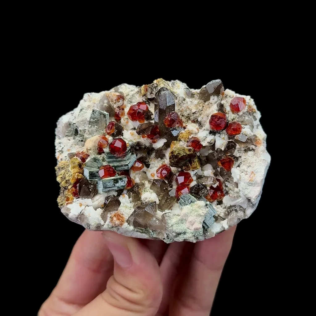 Natural Garnet and Smoky Quartz Mineral Specimen,High Quality Specimen,YUNXIAO,FUJIAN,CHINA(81*64*29mm) - image 4