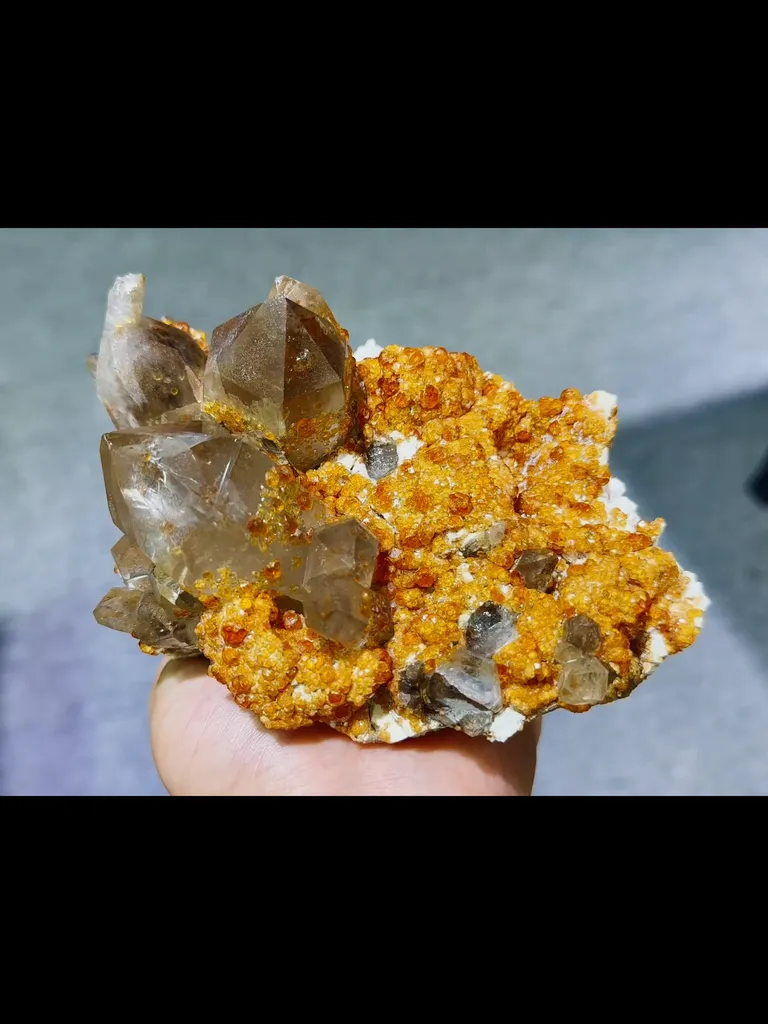 Natural Garnet and Smoky Quartz Tower Symbiosis comes from Fujian,China 145*95*90MM - image 3