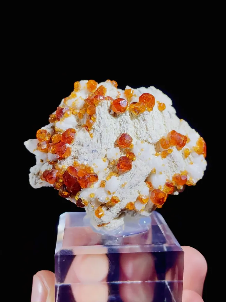 Natural Garnet comes from Yunxiaotongbei,Fujian 65*30*50MM - image 5