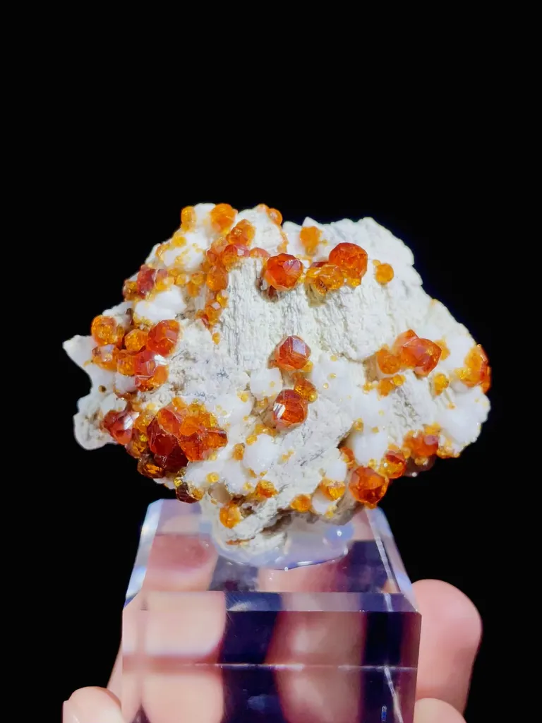 Natural Garnet comes from Yunxiaotongbei,Fujian 65*30*50MM image