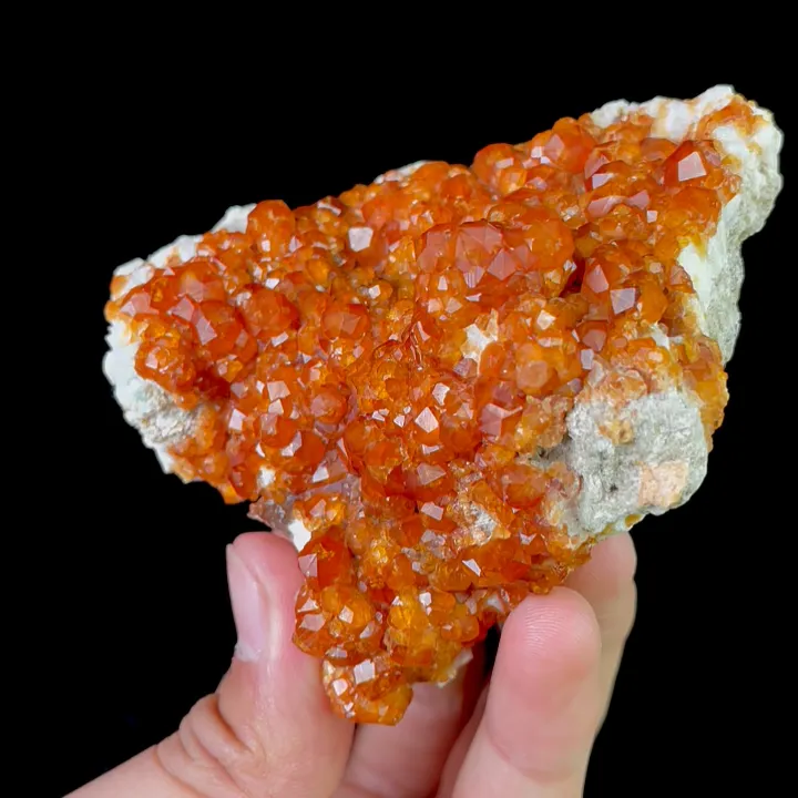 Natural Garnet, Mineral Specimen: Fujian,China (90*75*35MM) - image 3