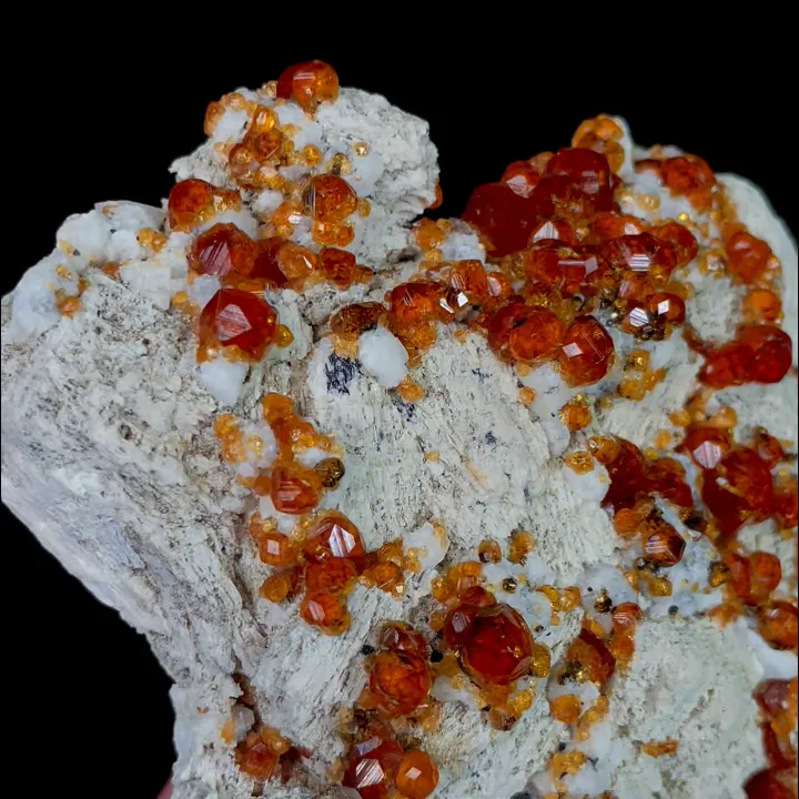 Natural Garnet, Mineral Specimen:Fujian,China (105*85*30MM) - image 4