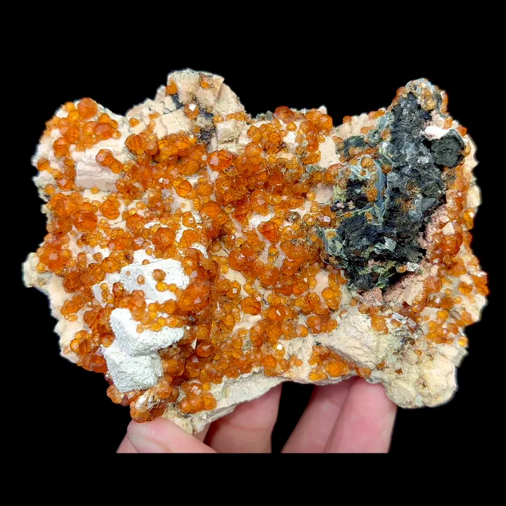 Natural Garnet, Mineral Specimen:Fujian,China (110*80*30MM) image