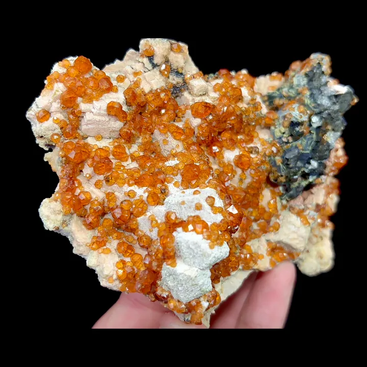 Natural Garnet, Mineral Specimen:Fujian,China (110*80*30MM) - image 2