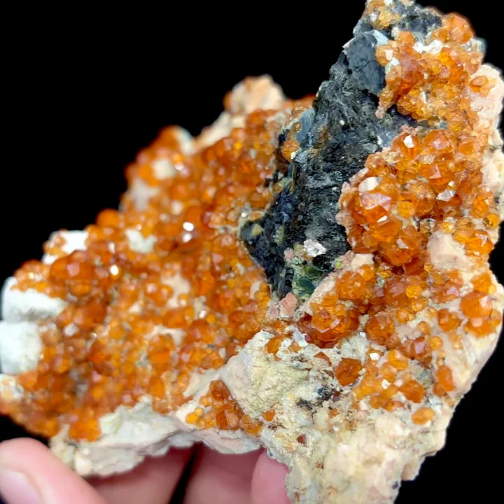 Natural Garnet, Mineral Specimen:Fujian,China (110*80*30MM) - image 4