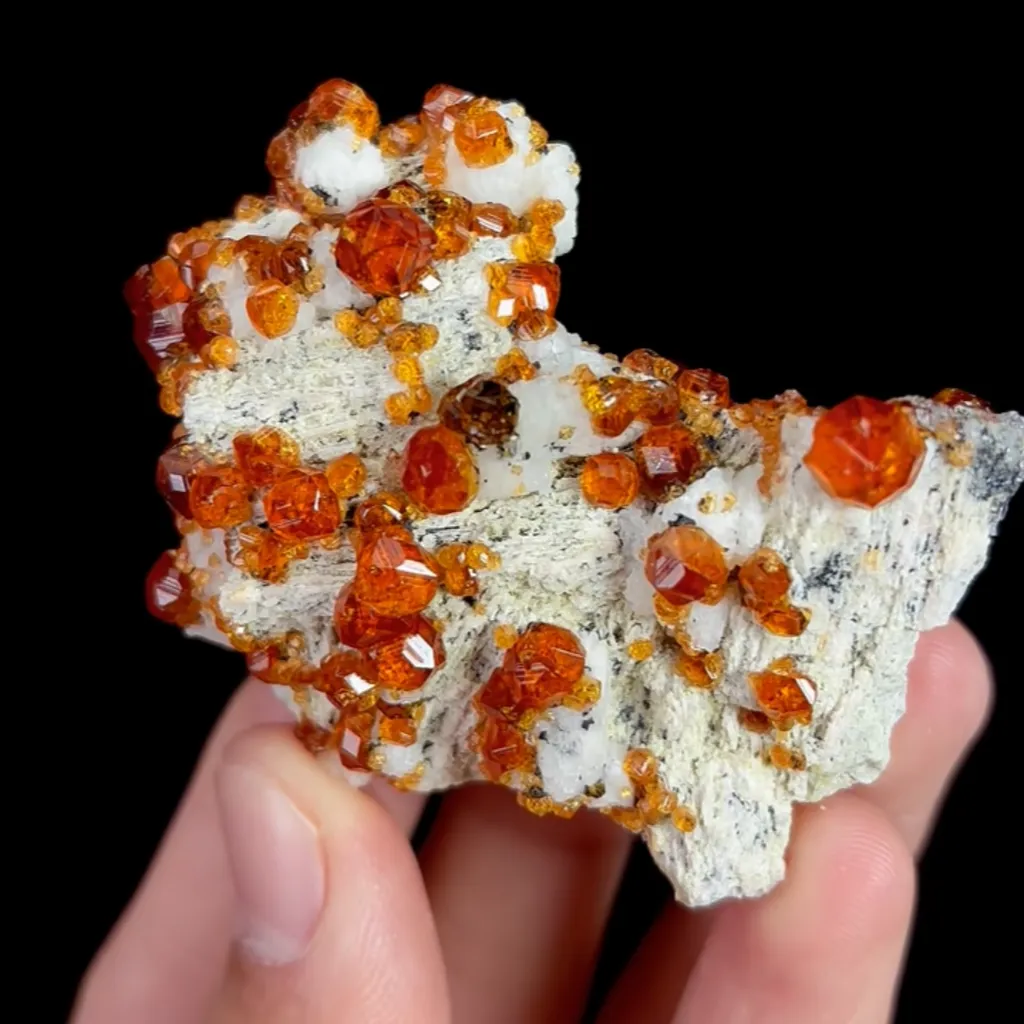 Natural Garnet, Mineral Specimen:Fujian,China (60*45*25MM) - image 3