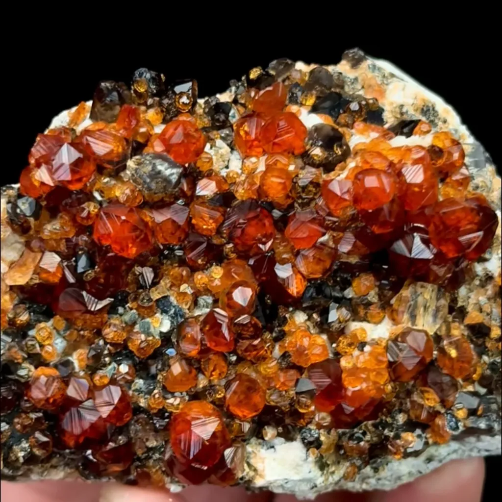 Natural Garnet, Mineral Specimen:Fujian,China (90*55*25MM) - image 4