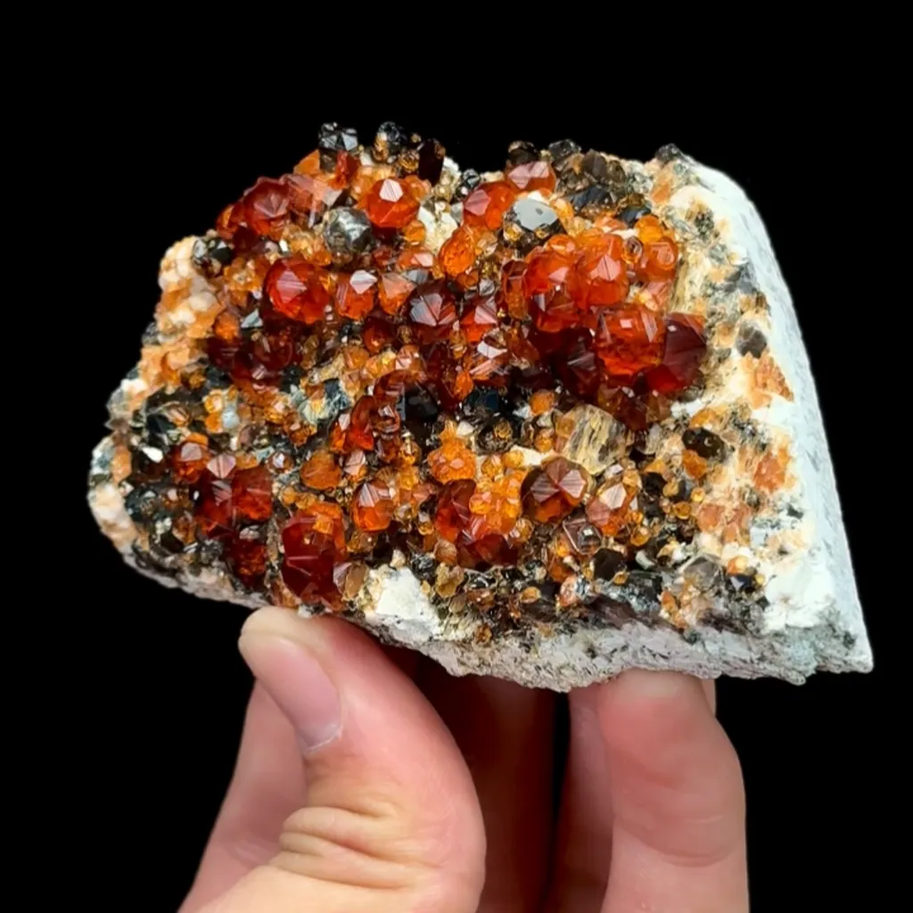 Natural Garnet, Mineral Specimen:Fujian,China (90*55*25MM) image