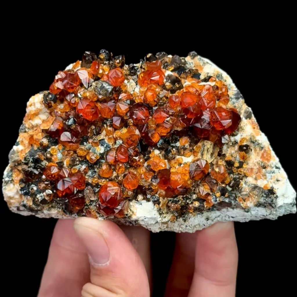 Natural Garnet, Mineral Specimen:Fujian,China (90*55*25MM) - image 5