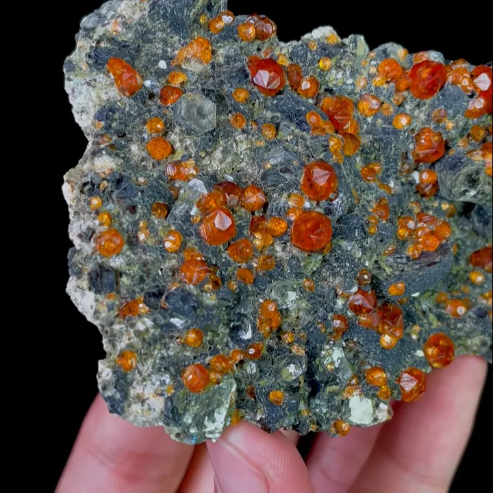 Natural Garnet, Mineral Specimen:Fujian,China (90*65*15MM) - image 3