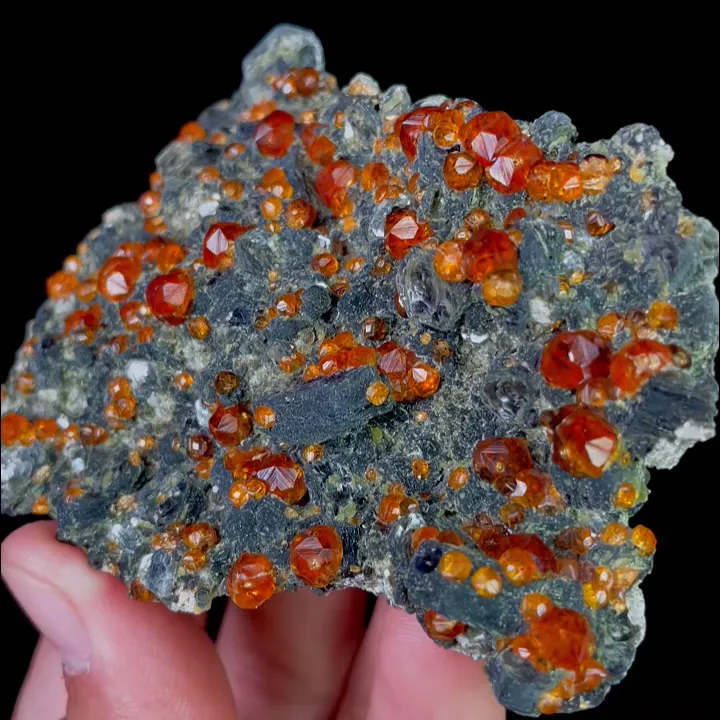 Natural Garnet, Mineral Specimen:Fujian,China (90*65*15MM) - image 4