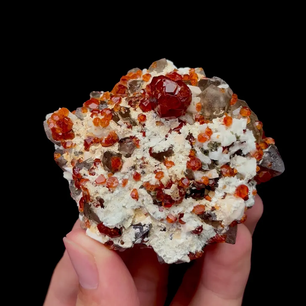 Natural Garnet Mineral Specimen,High Quality Specimen,YUNXIAO,FUJIAN,CHINA(66*57*25mm) image