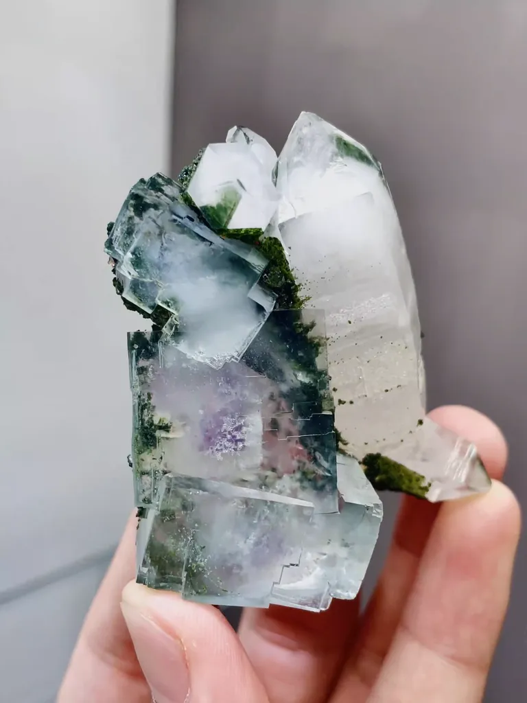 Natural Glassy Fluorite and Quartz coexist comes from Yaogangxian,Hunan 50*20*55MM - image 2
