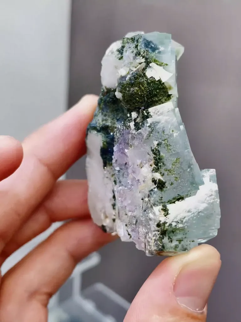 Natural Glassy Fluorite and Quartz coexist comes from Yaogangxian,Hunan 50*20*55MM - image 4