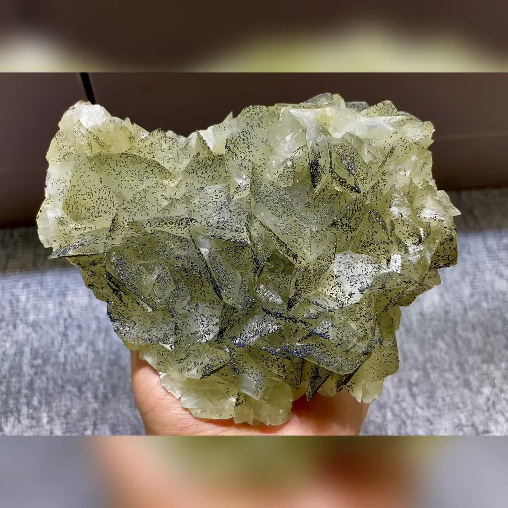 Natural Green Calcite  and Hematite Symbiosis comes from Daye,Hubei 125*95*55MM image