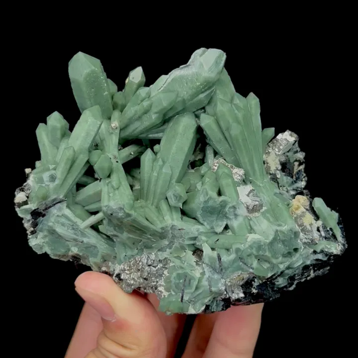 Natural Green Crystal and Ilvaite,Cluster Mineral Specimen:NEIMENGGU (105*70*80mm) image