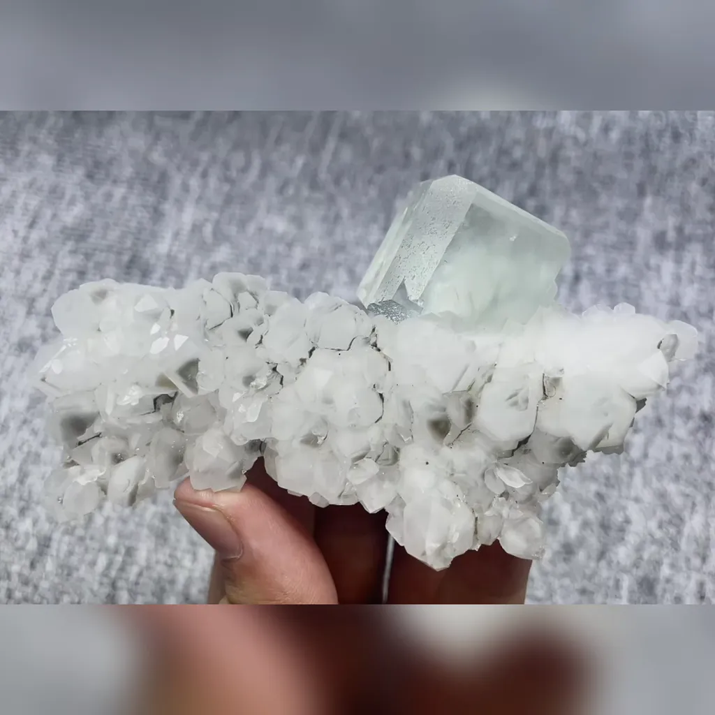 Natural Green Cube Fluorite and Quartz Symbiosis comes from Zhejiang,China 110*65*35MM image