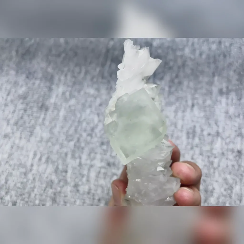 Natural Green Cube Fluorite and Quartz Symbiosis comes from Zhejiang,China 110*65*35MM - image 4