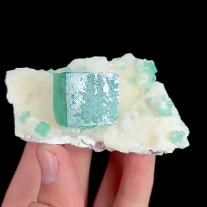 Natural Green Cube Fluorite, Mineral Specimen: Madagascar (70*50*35MM) image