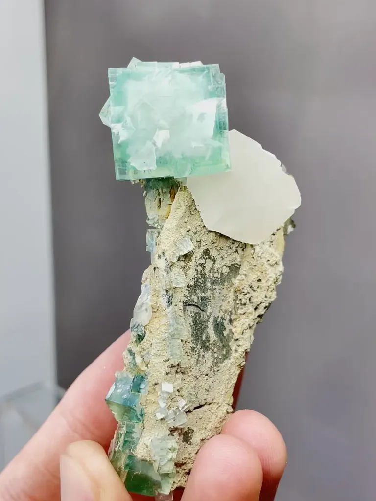 Natural Green Cubic Fluorite and Calcite coexist comes from Xianghualing,Hunan 55*25*75MM image