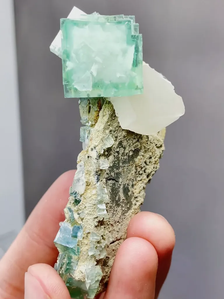 Natural Green Cubic Fluorite and Calcite coexist comes from Xianghualing,Hunan 55*25*75MM - image 4