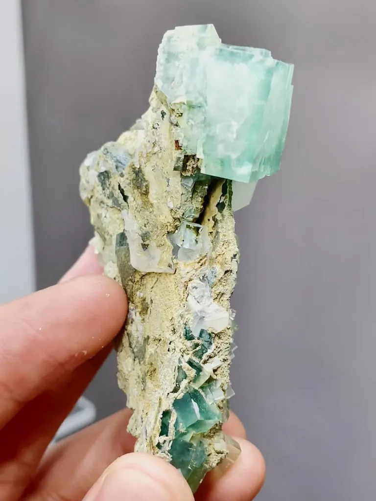 Natural Green Cubic Fluorite and Calcite coexist comes from Xianghualing,Hunan 55*25*75MM - image 2