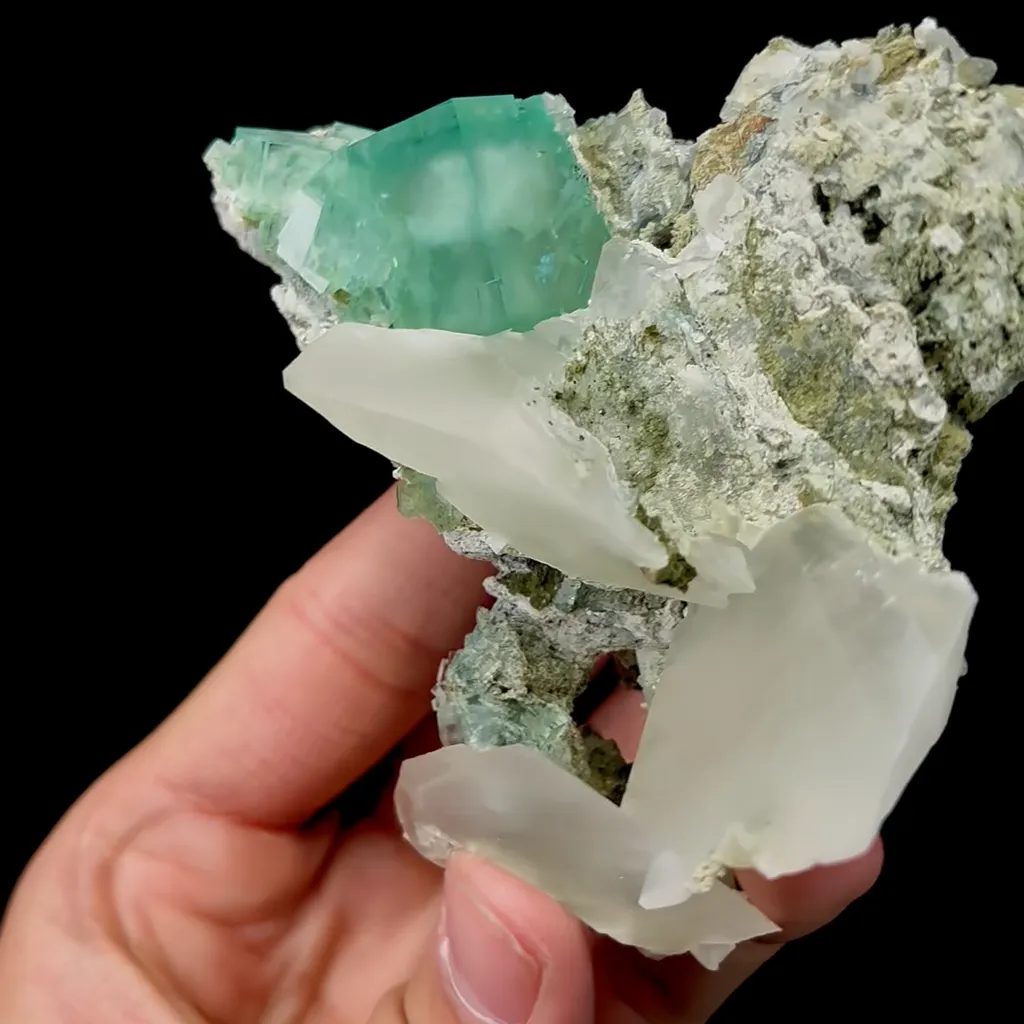 Natural Green Cubic Fluorite and Calcite, Mineral Specimen:Xianghualing,Hunan (100*70*45MM) - image 3
