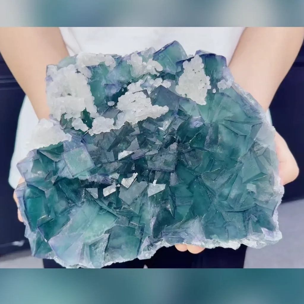 Natural Green Cubic Fluorite and Calcite Symbiosis comes from Xianghualing,China 220*200*100MM image