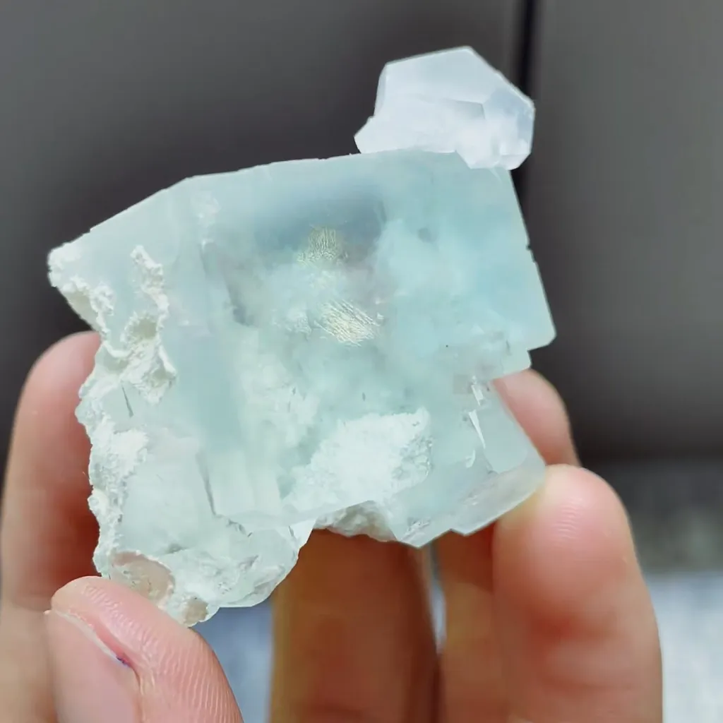 Natural Green Cubic Fluorite and Calcite Symbiosis comes from Xianghualing,Hunan 35*30*40MM - image 3