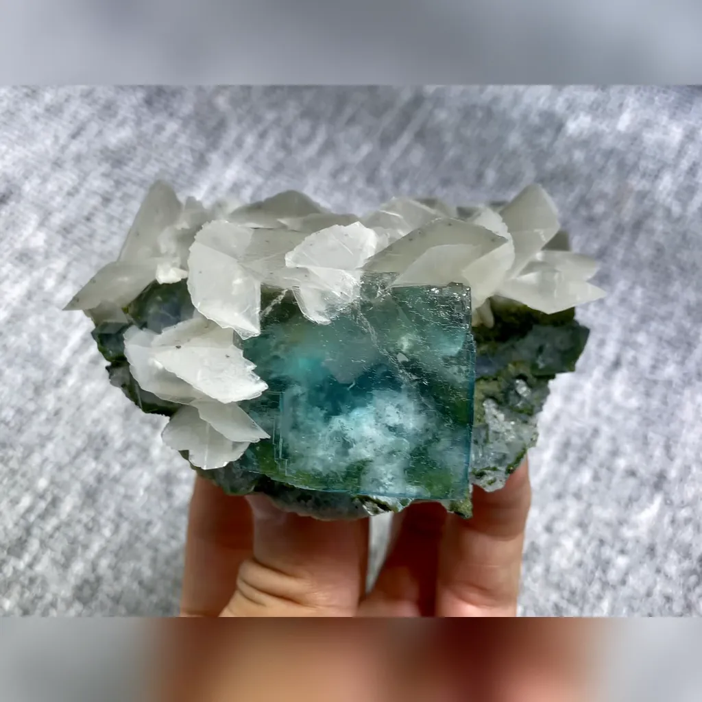 Natural Green Cubic Fluorite and Calcite Symbiosis comes from Xianghualing,Hunan 90*60*45MM - image 4