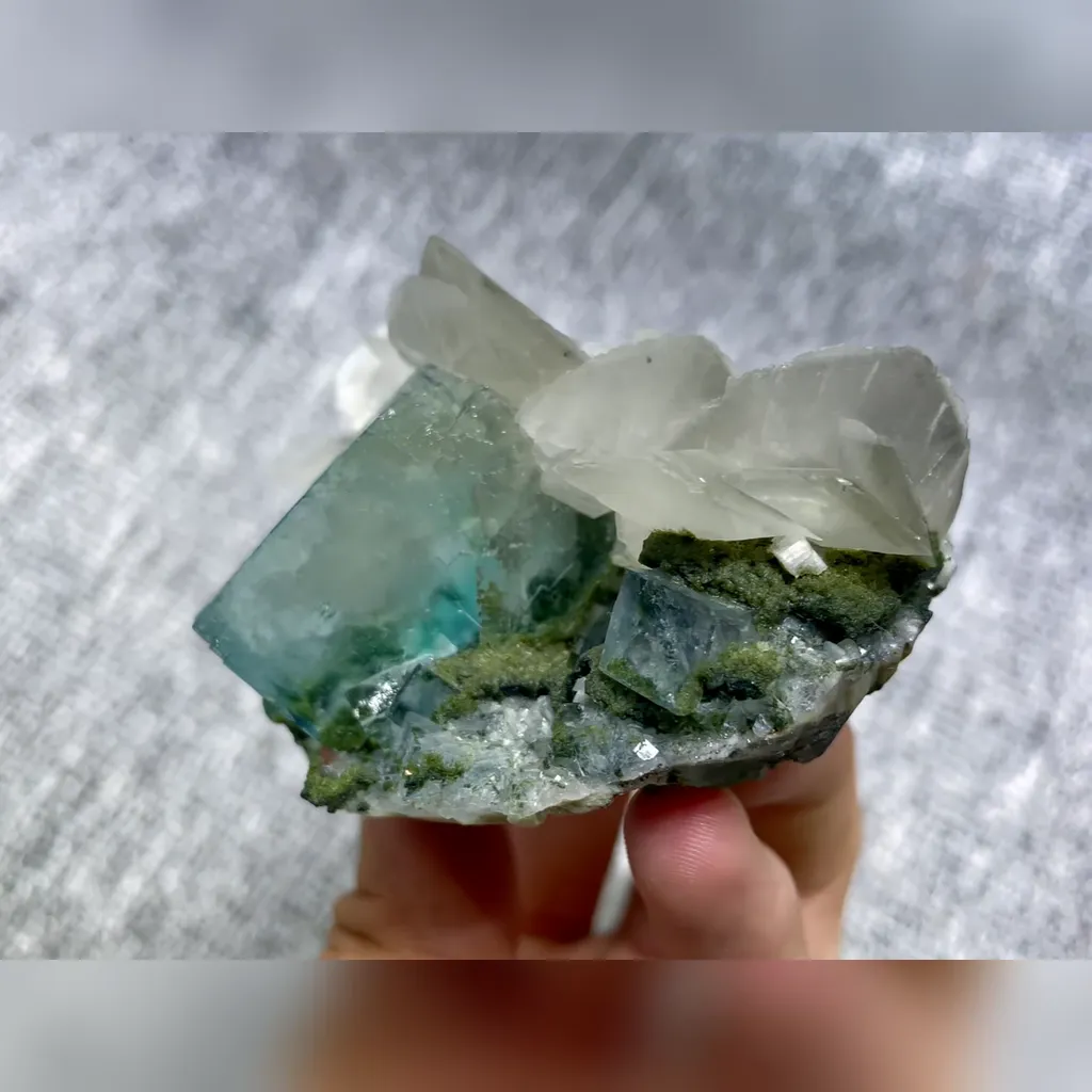 Natural Green Cubic Fluorite and Calcite Symbiosis comes from Xianghualing,Hunan 90*60*45MM - image 3
