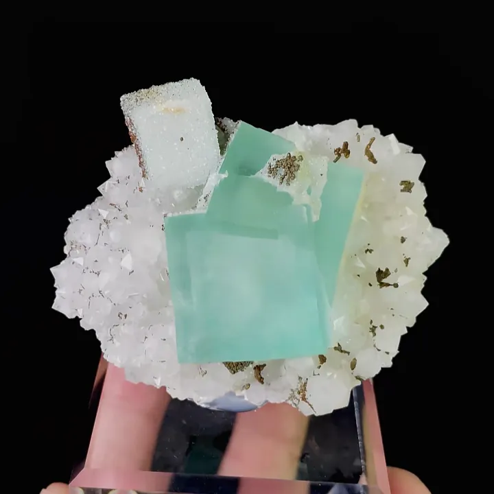 Natural Green Cubic Fluorite and Quartz, Mineral Specimen:Yaogangxian,Hunan (60*40*35MM) - image 3