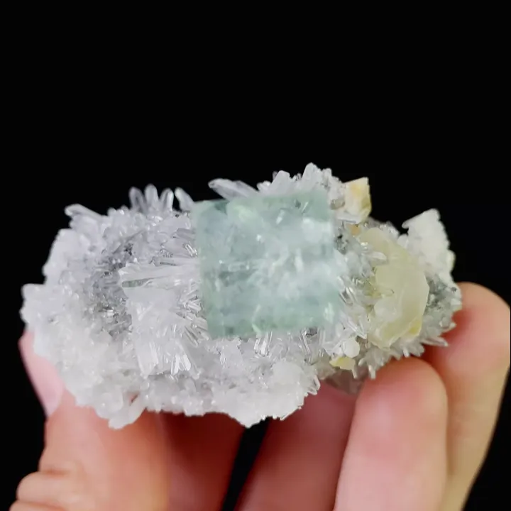 Natural Green Cubic Fluorite and Quartz, Mineral Specimen:Zhejiang,China (60*55*30MM) - image 4