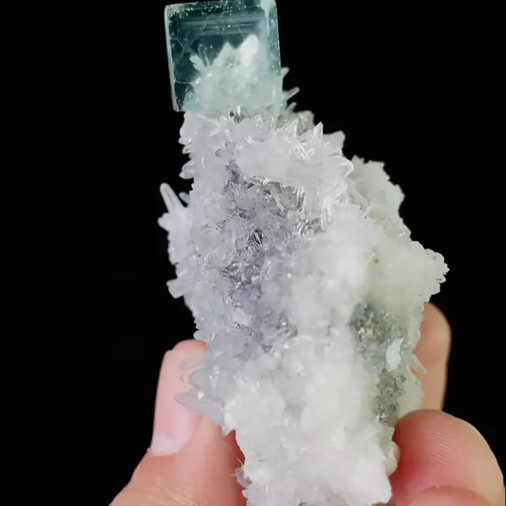 Natural Green Cubic Fluorite and Quartz, Mineral Specimen:Zhejiang,China (60*55*30MM) image