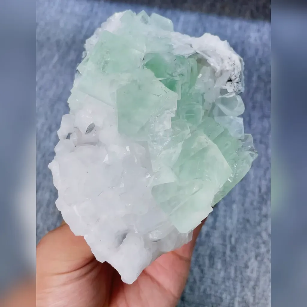 Natural Green Cubic Fluorite and Quartz Symbiosis comes from Xianghualing,Hunan 130*85*50MM - image 2