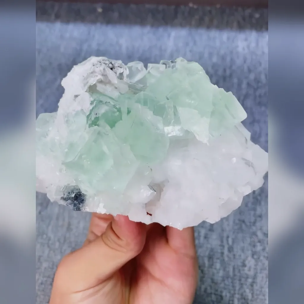 Natural Green Cubic Fluorite and Quartz Symbiosis comes from Xianghualing,Hunan 130*85*50MM image