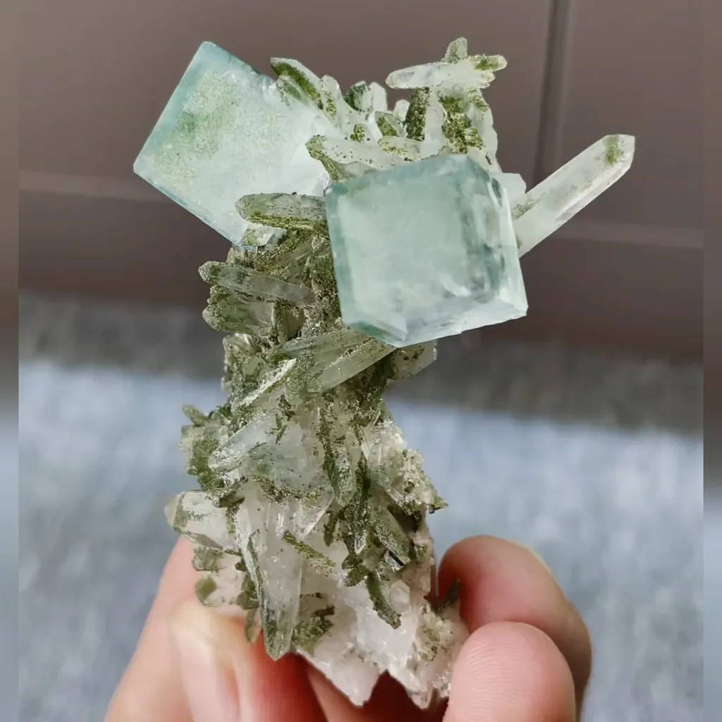 Natural Green Cubic Fluorite and Quartz Symbiosis comes from Xianghualing,Hunan 40*65*20MM image