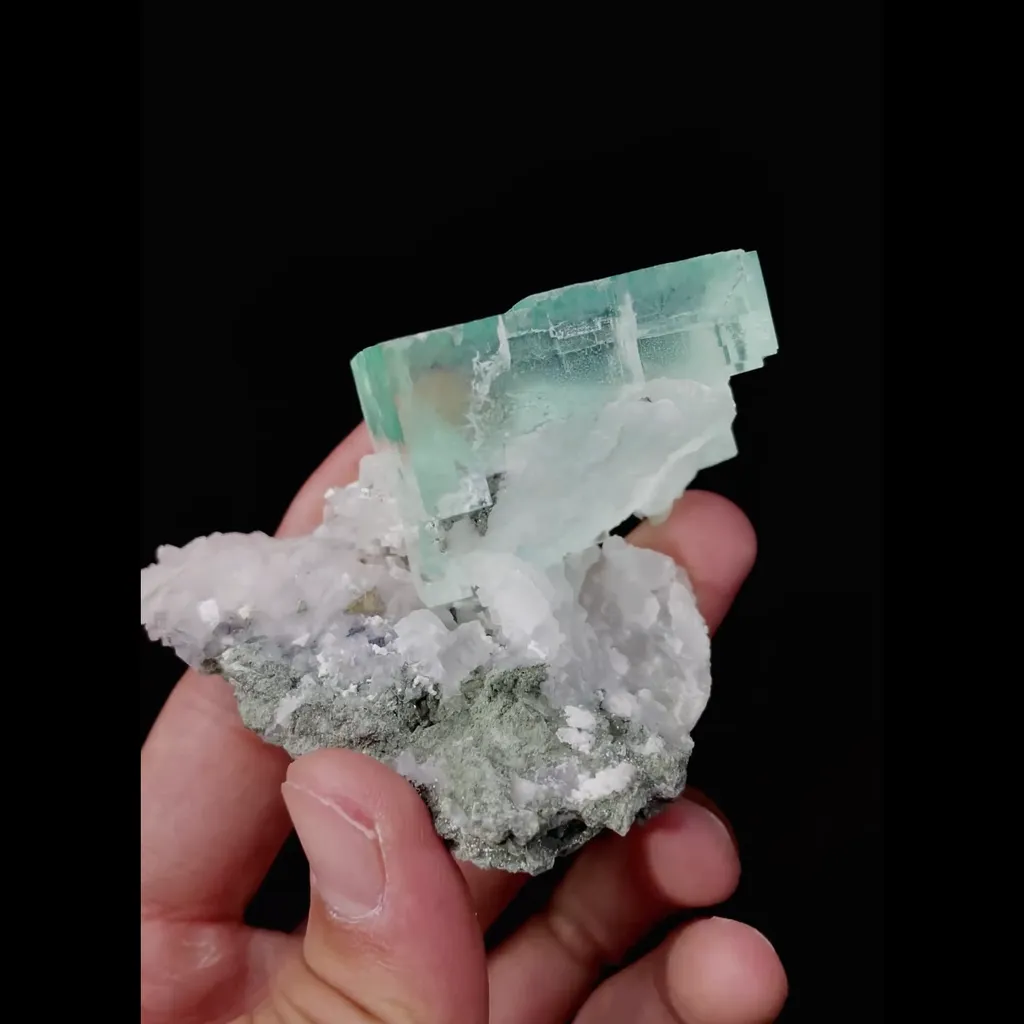 Natural Green Cubic Fluorite and Quartz Symbiosis comes from Xianghualing,Hunan 40*75*55MM - image 3