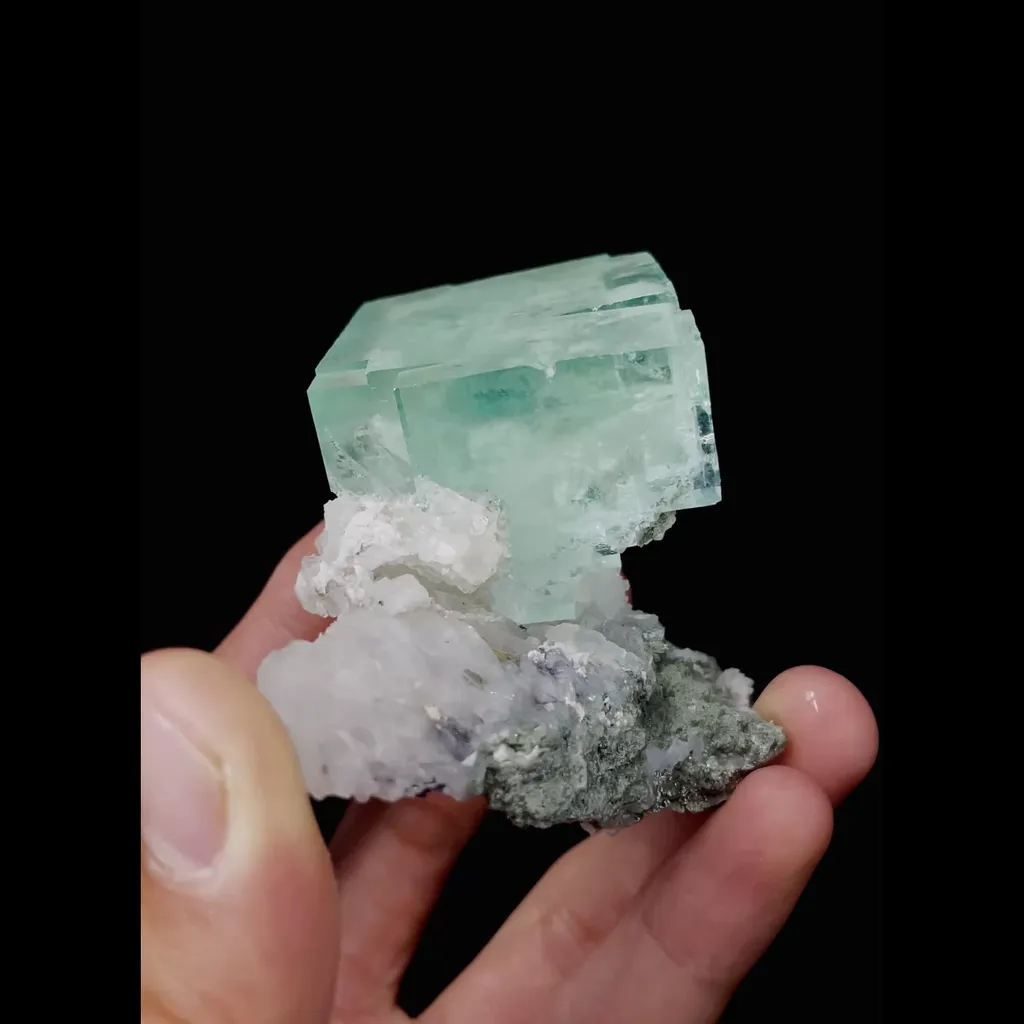 Natural Green Cubic Fluorite and Quartz Symbiosis comes from Xianghualing,Hunan 40*75*55MM - image 2
