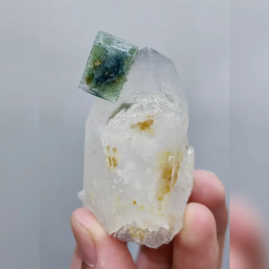Natural Green Cubic Fluorite and Quartz Symbiosis comes from Yaogangxian,Hunan 35*55*30MM - image 4