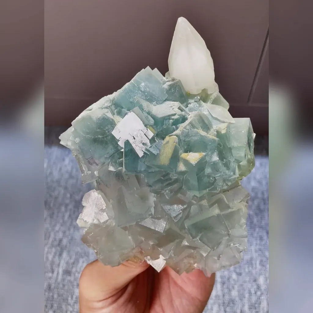 Natural Green Cubic Fluorite and Quartz Symbiosis comes from Yaogangxian,Hunan 95*120*60MM image