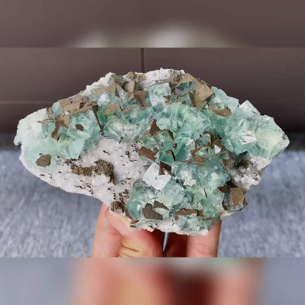 Natural Green Cubic Fluorite and Quartz Symbiosis comes from Zhejiang,China 130*80*30MM - image 3