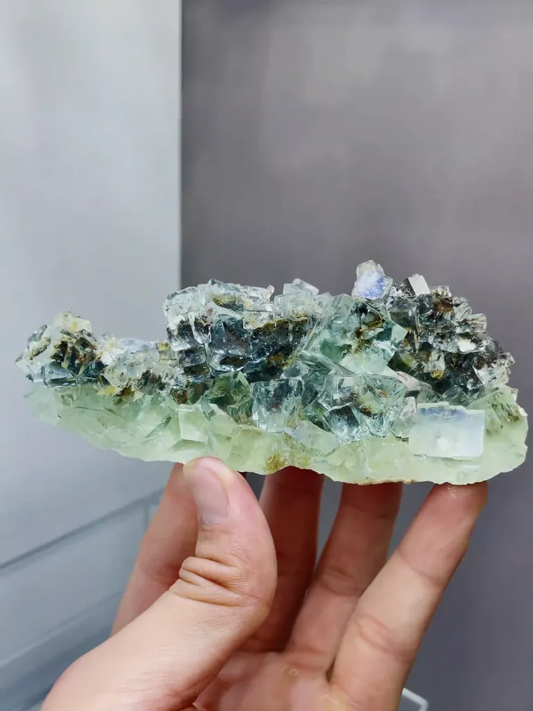 Natural Green Cubic Fluorite comes from Xianghualing,Hunan 115*45*50MM image