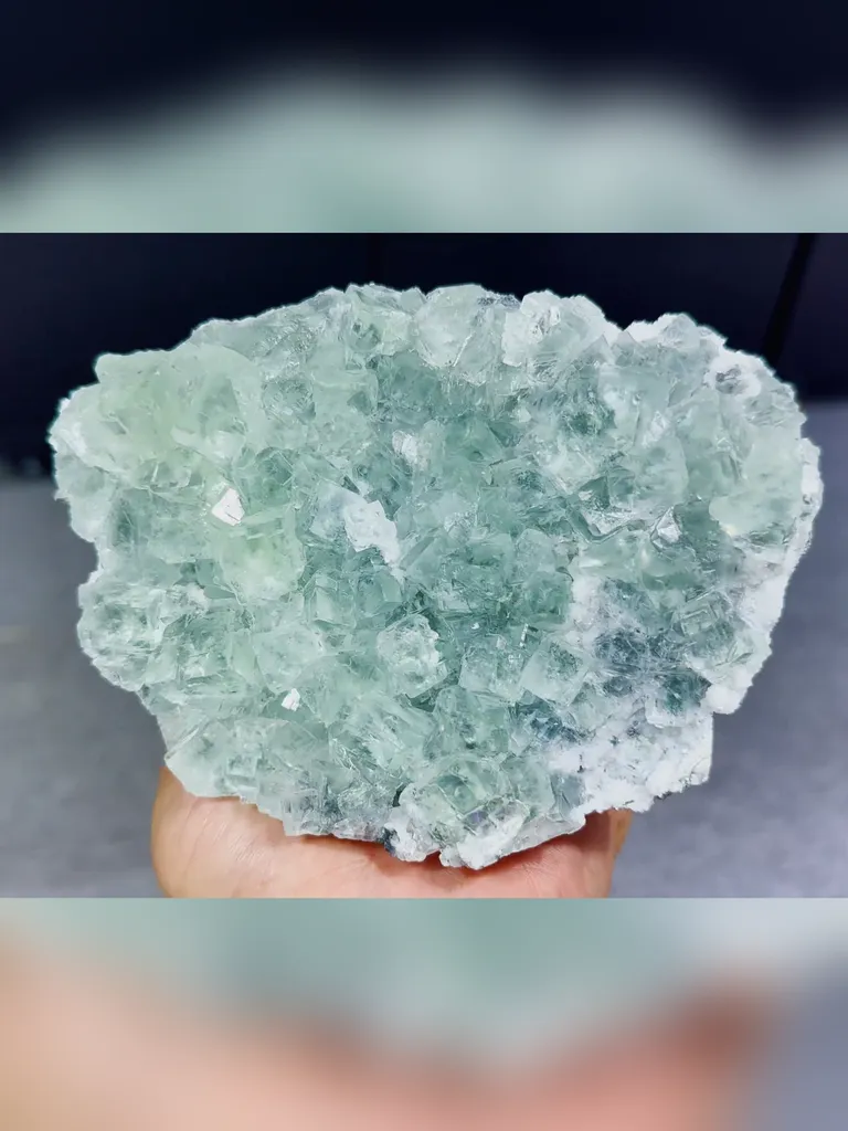 Natural Green Cubic Fluorite comes from Xianghualing,Hunan 140*50*100MM image