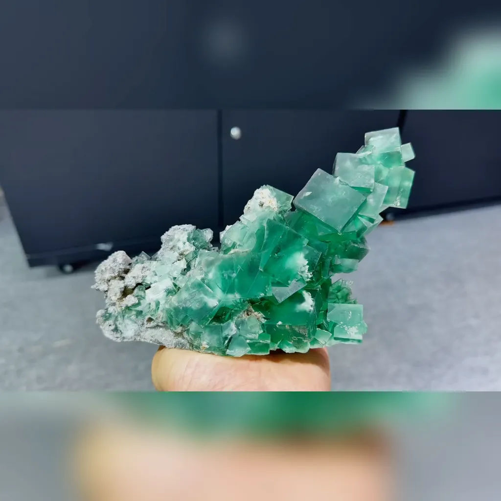 Natural Green Cubic Fluorite comes from Xianghualing,Hunan 180*110*70MM image
