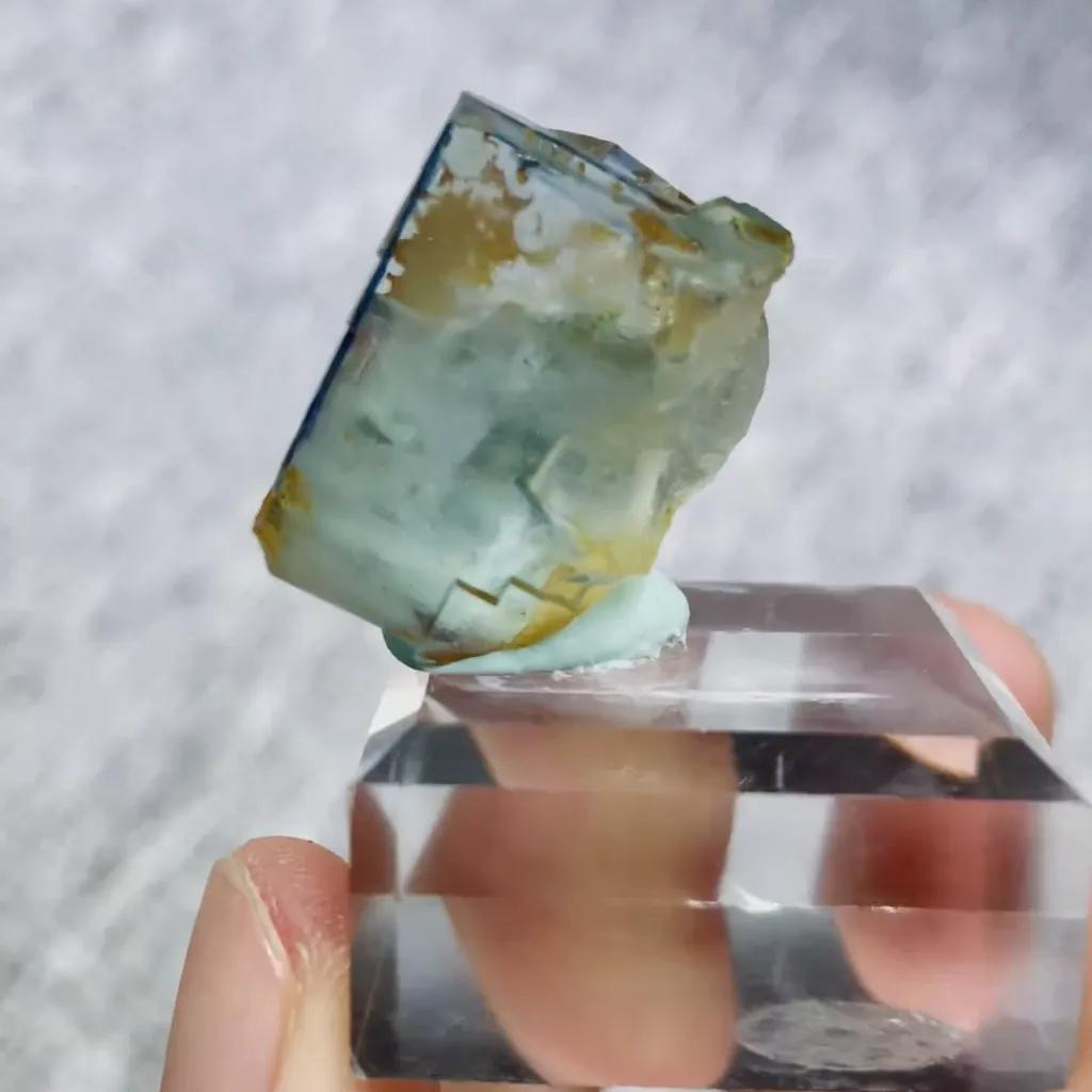 Natural Green Cubic Fluorite comes from Xianghualing,Hunan 20*20*15MM - image 3