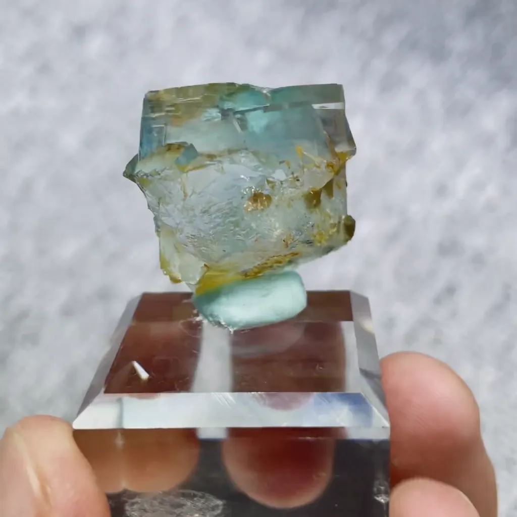 Natural Green Cubic Fluorite comes from Xianghualing,Hunan 20*20*15MM - image 5