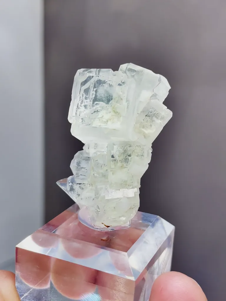 Natural Green Cubic Fluorite comes from Xianghualing,Hunan 25*15*35MM - image 2