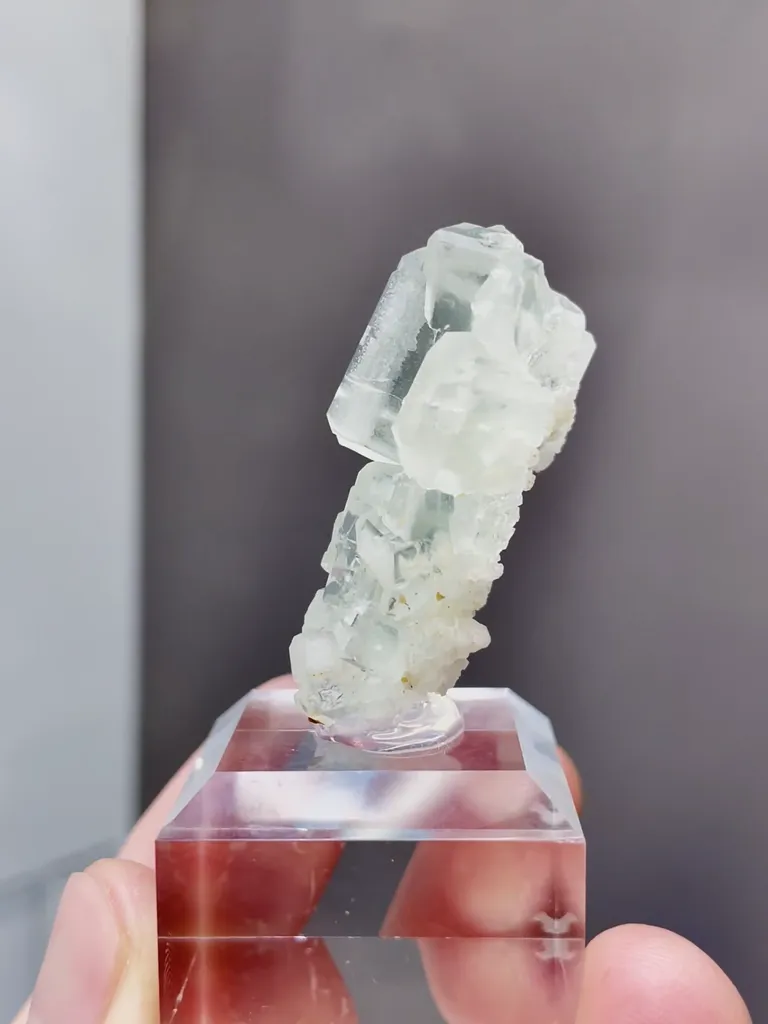 Natural Green Cubic Fluorite comes from Xianghualing,Hunan 25*15*35MM - image 4