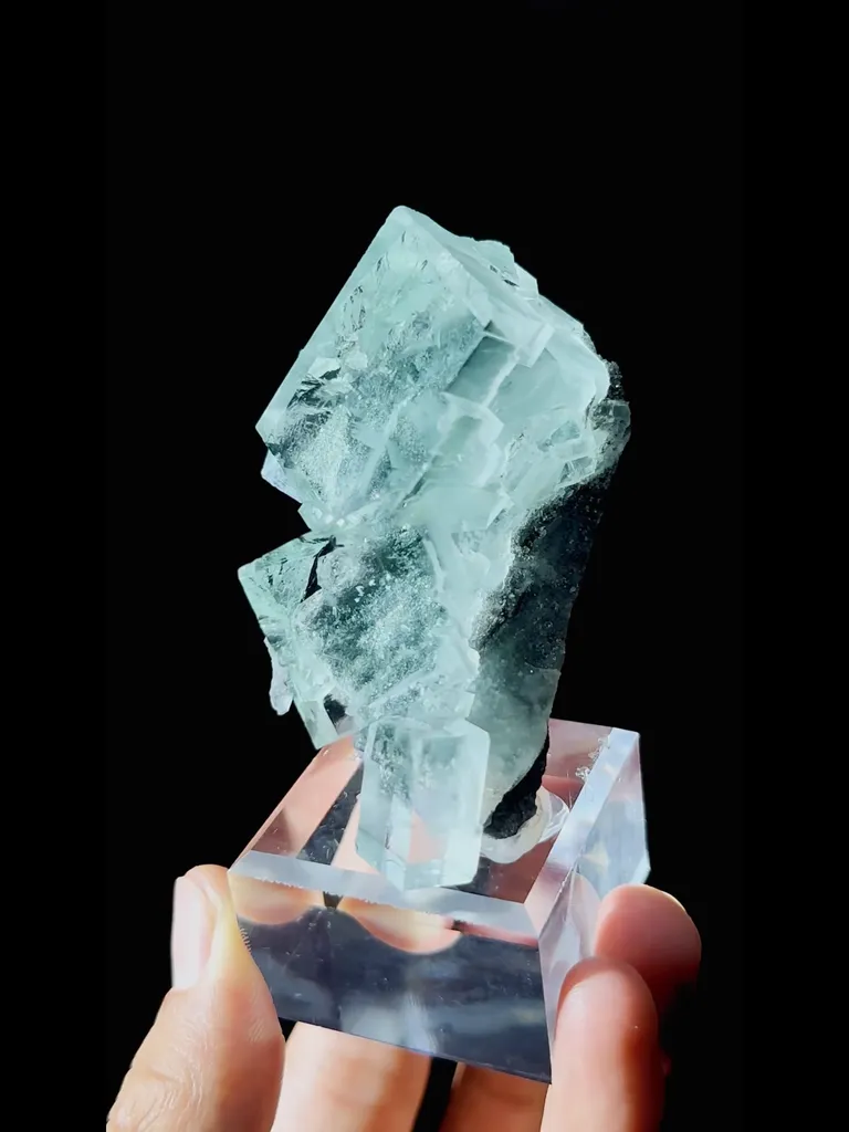 Natural Green Cubic Fluorite comes from Xianghualing,Hunan 40*30*65MM - image 2